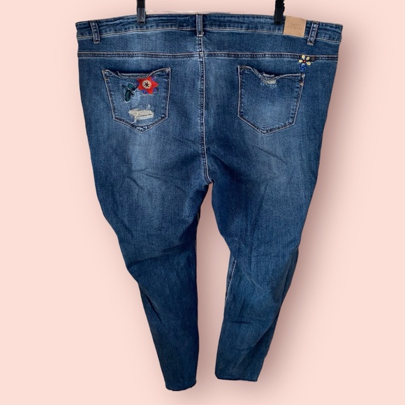 ⬇️SimplyBe embroidered Chloe skinny jeans - Picture 5 of 8